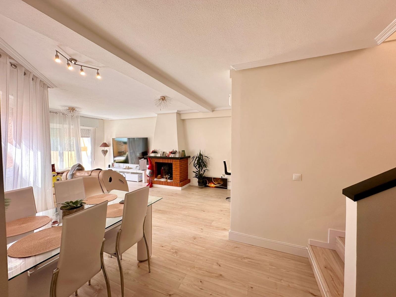 5 slaapkamer Rijtjeshuis te koop in La Envia Golf - € 270.000 (Ref: 9491589)