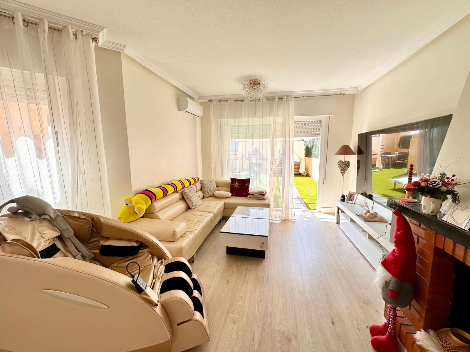 5 slaapkamer Rijtjeshuis te koop in La Envia Golf - € 270.000 (Ref: 9491589)