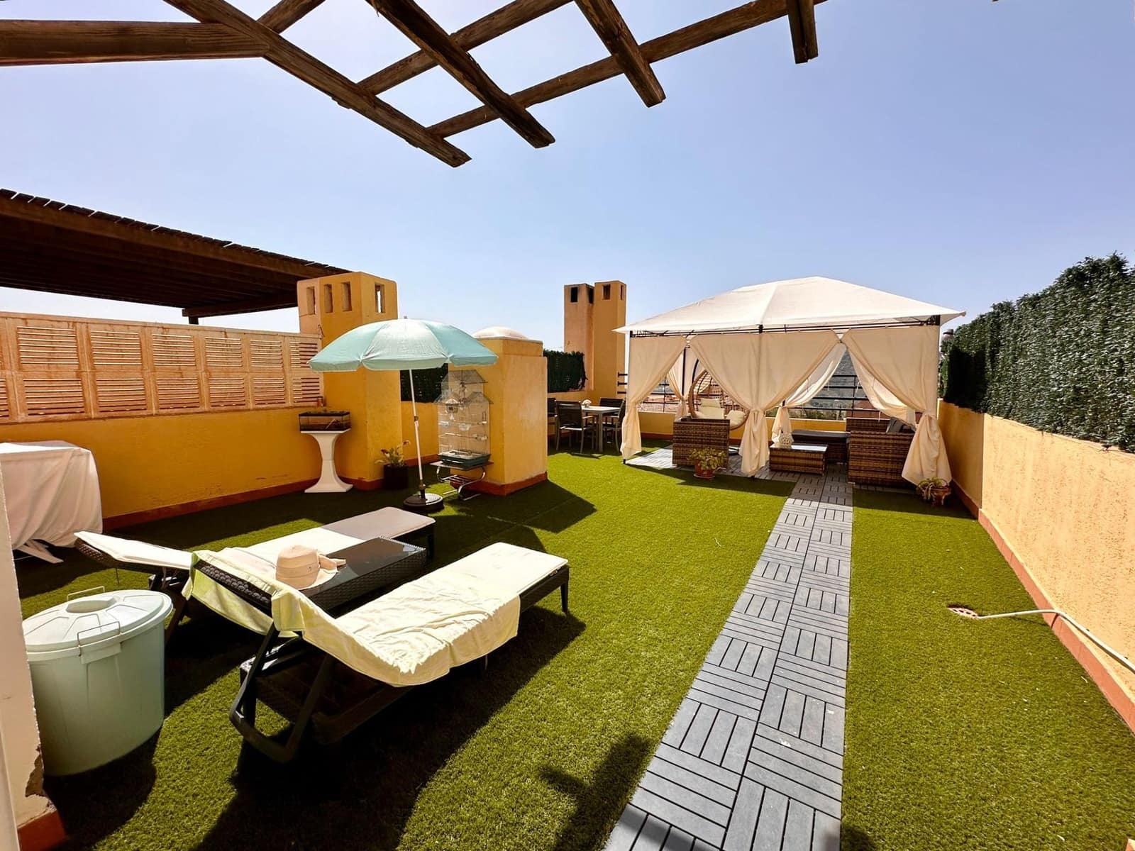 5 slaapkamer Rijtjeshuis te koop in La Envia Golf - € 270.000 (Ref: 9491589)