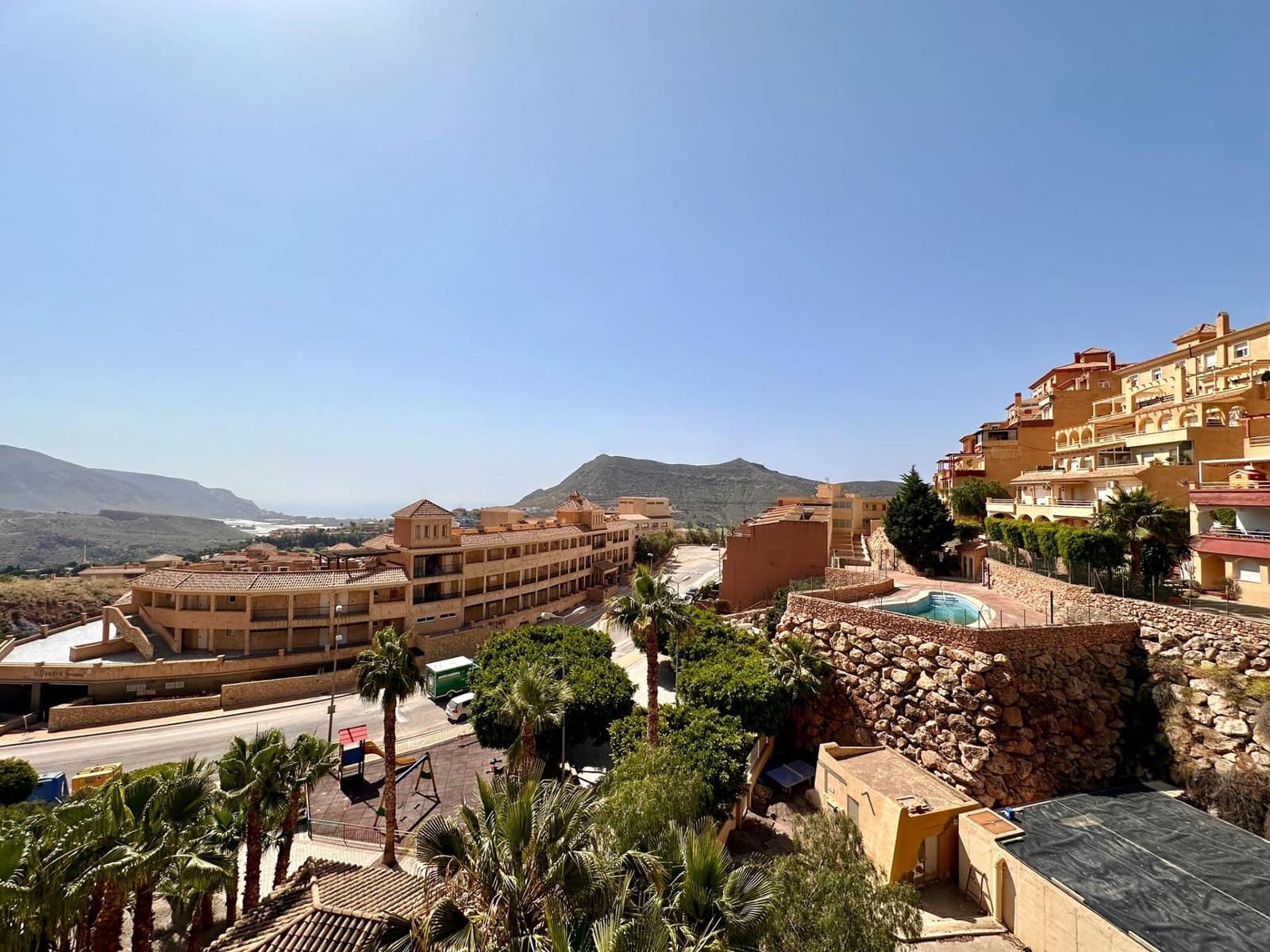 5 slaapkamer Rijtjeshuis te koop in La Envia Golf - € 270.000 (Ref: 9491589)