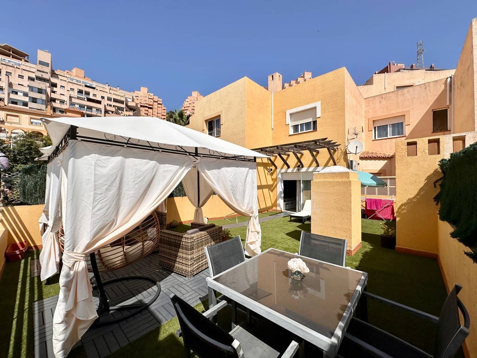 5 slaapkamer Rijtjeshuis te koop in La Envia Golf - € 270.000 (Ref: 9491589)