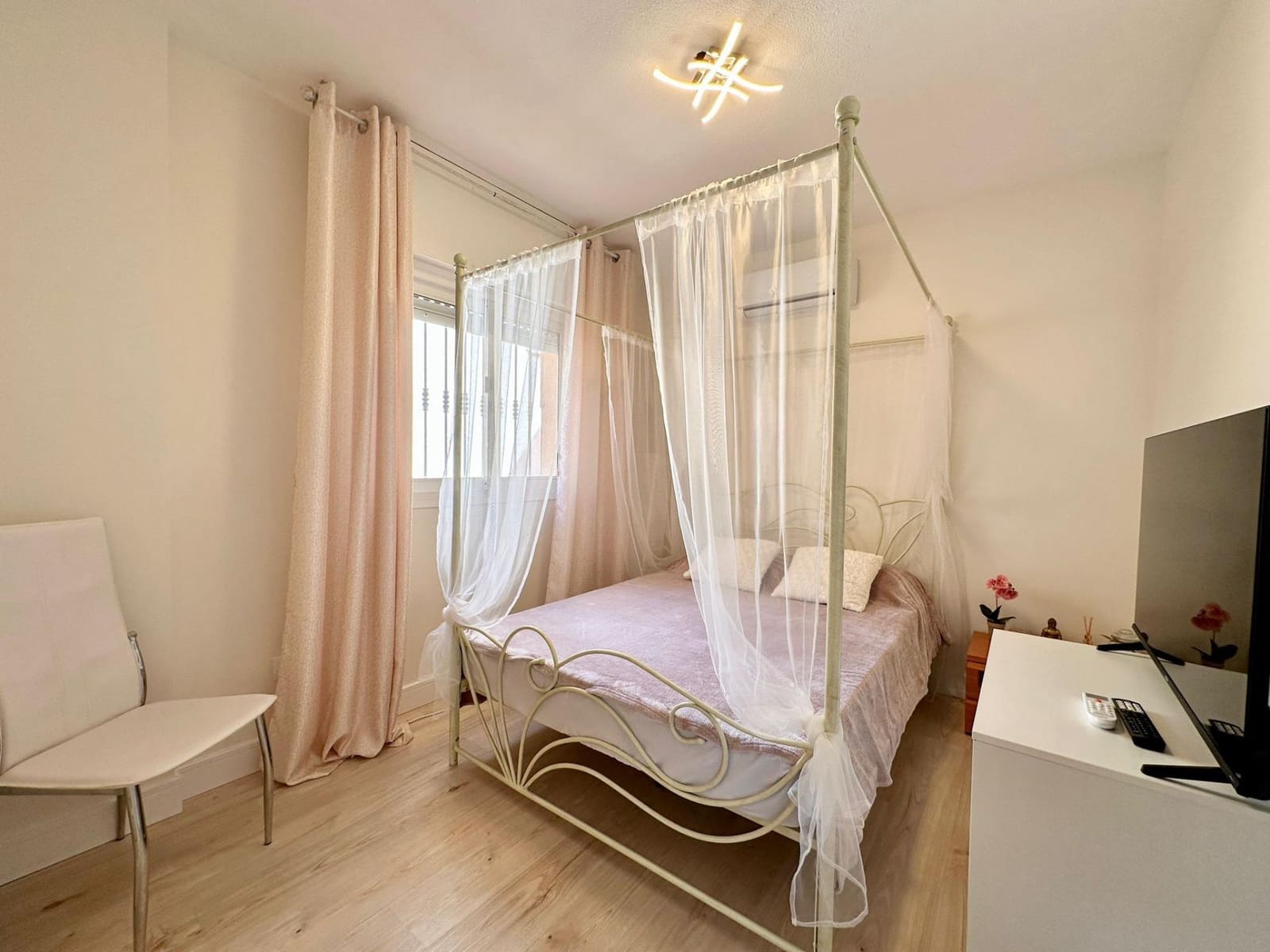 5 slaapkamer Rijtjeshuis te koop in La Envia Golf - € 270.000 (Ref: 9491589)