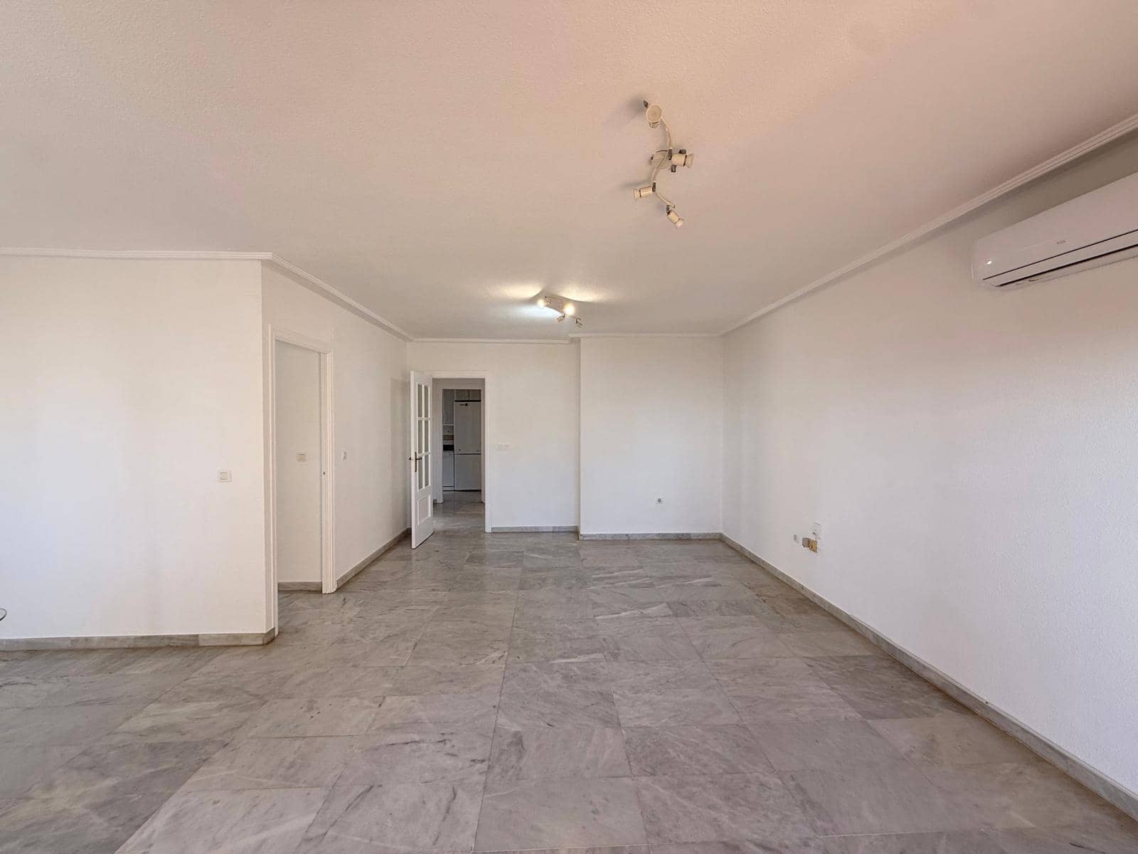 3 bedroom Flat for rent in Aguadulce (Almeria) with pool - € 800 (Ref: 9504444)