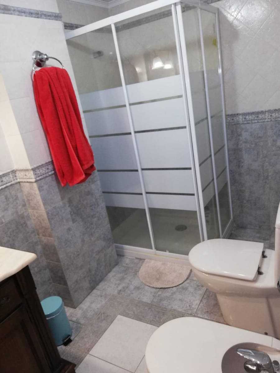 2 slaapkamer Flat te huur in Almeria stad - € 850 (Ref: 9504445)