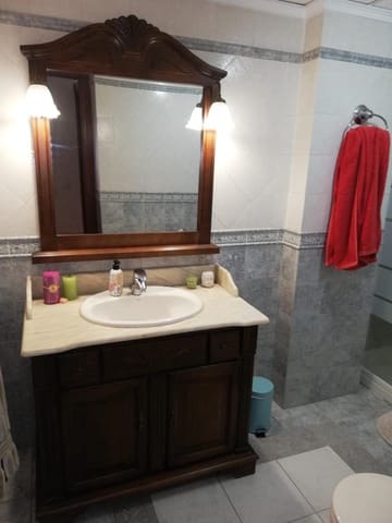 2 slaapkamer Flat te huur in Almería stad - € 850 (Ref: 9504445)