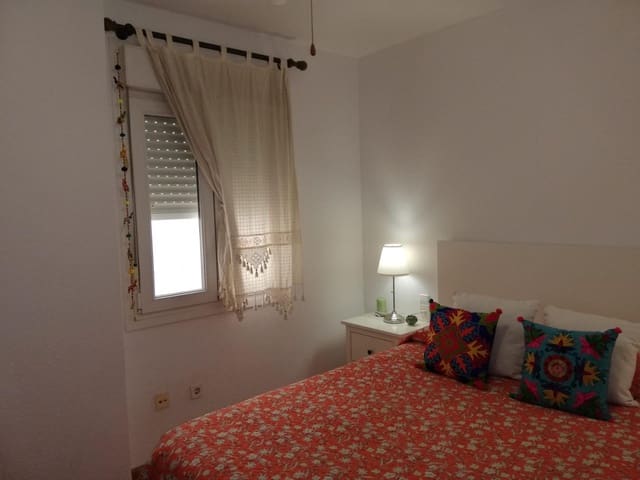 2 slaapkamer Flat te huur in Almería stad - € 850 (Ref: 9504445)