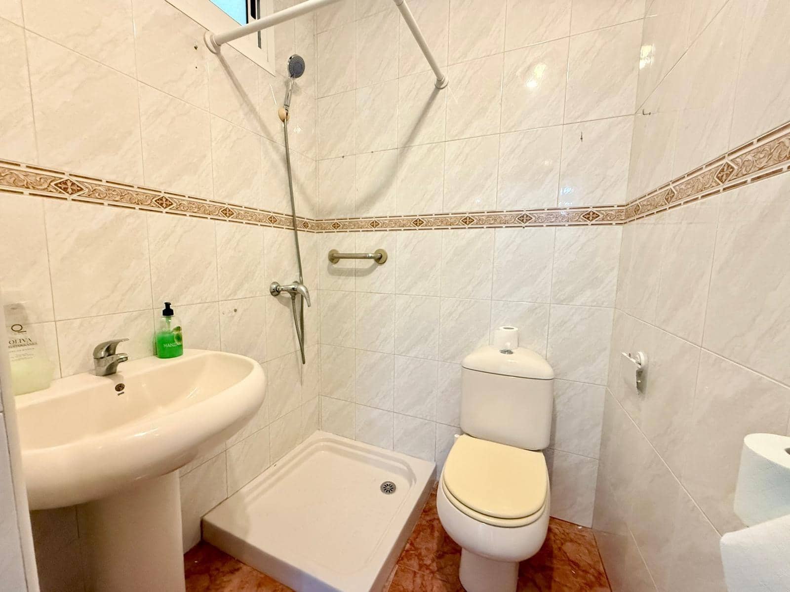 3 sovrum Hus att hyra i Almeria stad - 650 € (Ref: 9534062)