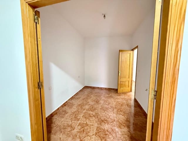 3 sovrum Hus att hyra i La Chanca - Pescadería, Almería stad - 650 € (Ref: 9534062)