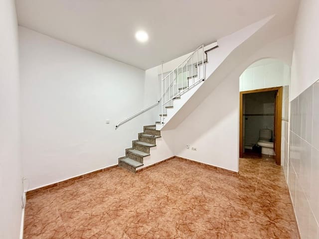 3 sovrum Hus att hyra i La Chanca - Pescadería, Almería stad - 650 € (Ref: 9534062)