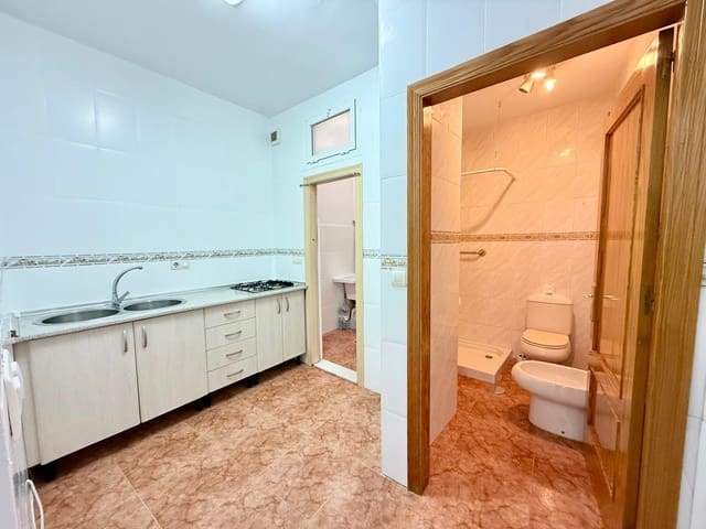 3 sovrum Hus att hyra i La Chanca - Pescadería, Almería stad - 650 € (Ref: 9534062)