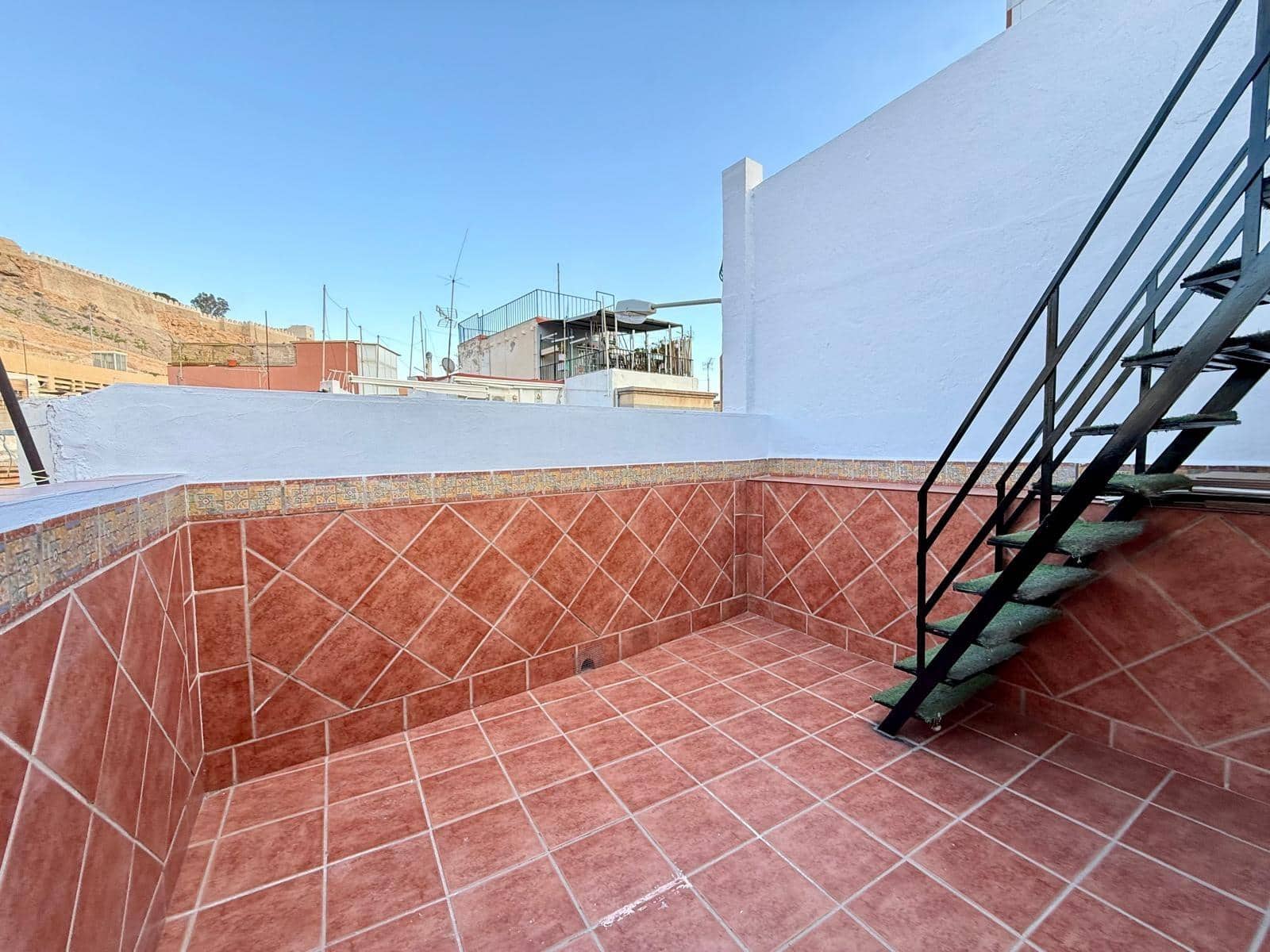 3 sovrum Hus att hyra i Almeria stad - 650 € (Ref: 9534062)