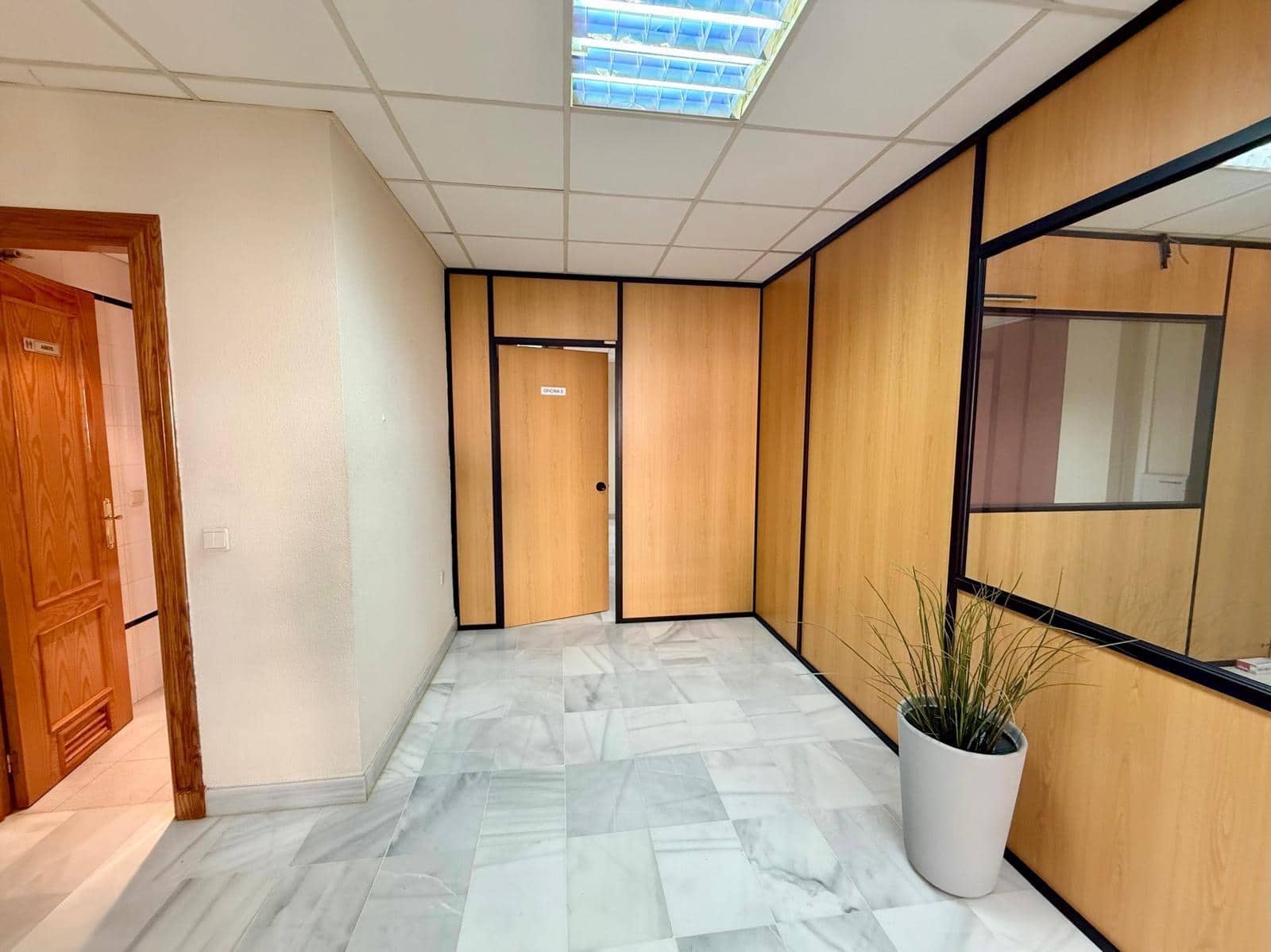 Office for rent in El Ejido - € 300 (Ref: 9541558)