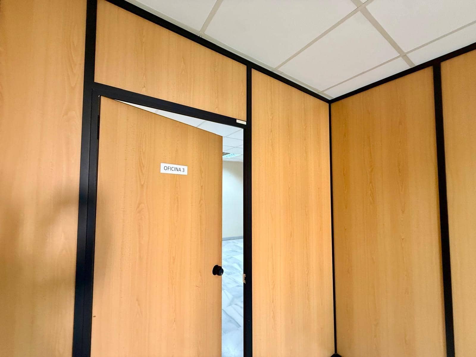 Office for rent in El Ejido - € 300 (Ref: 9541558)