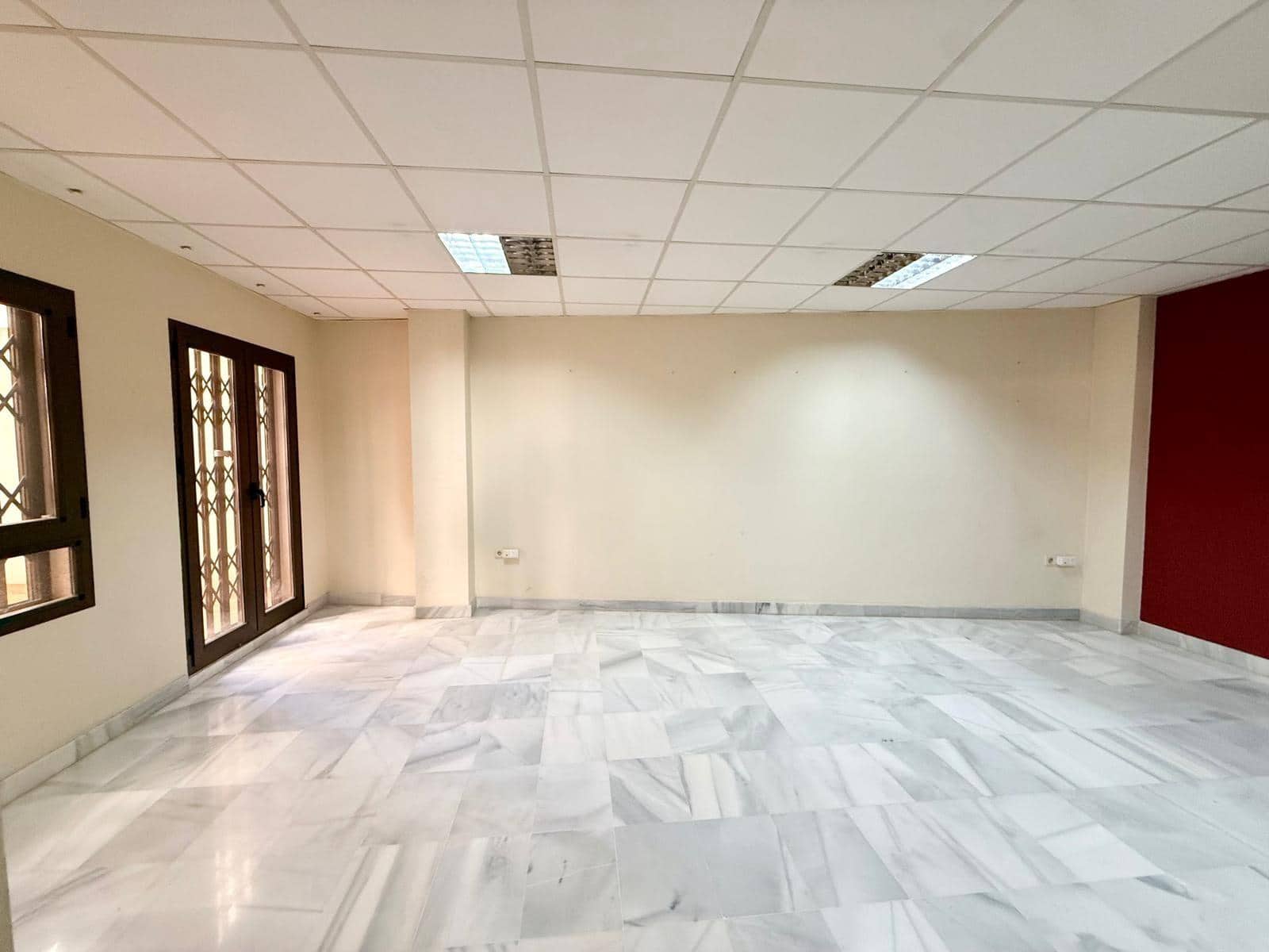Office for rent in El Ejido - € 300 (Ref: 9541558)