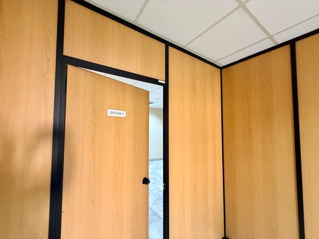 Kontor til leje i El Ejido - € 300 (Ref: 9541558)