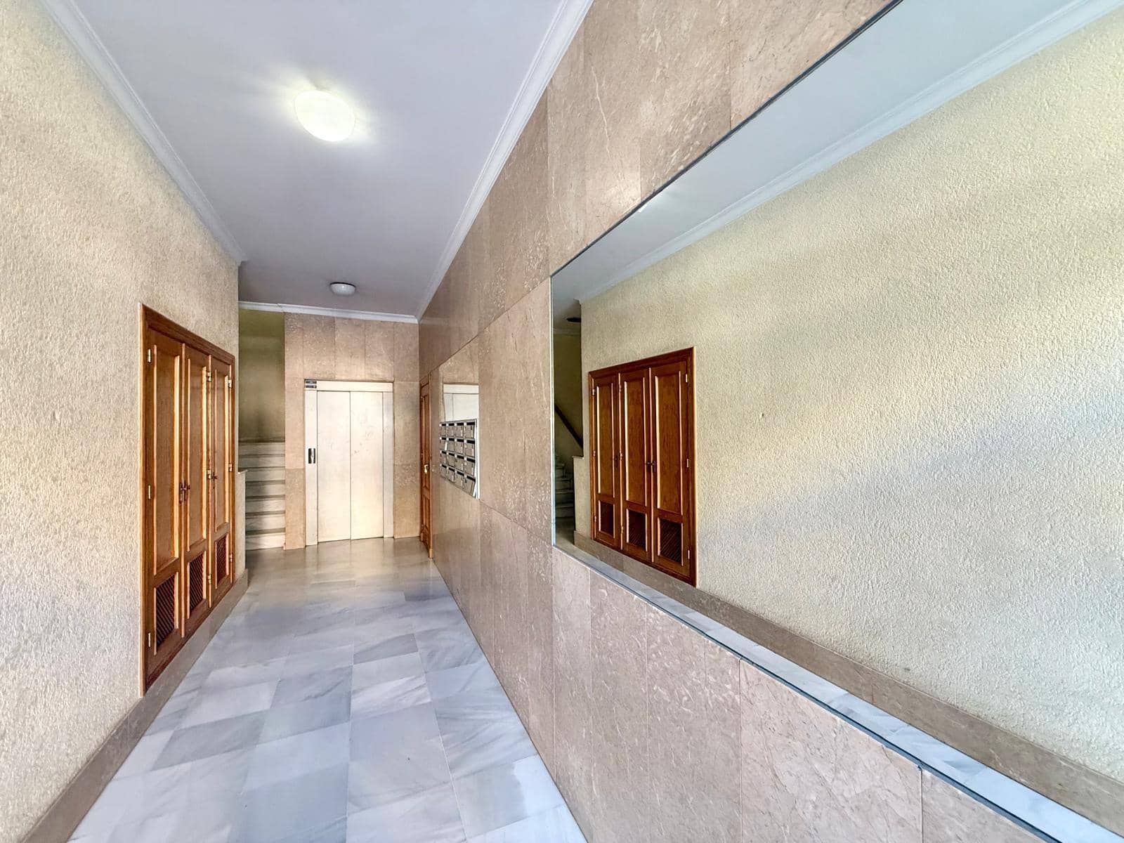 Office for rent in El Ejido - € 300 (Ref: 9541558)