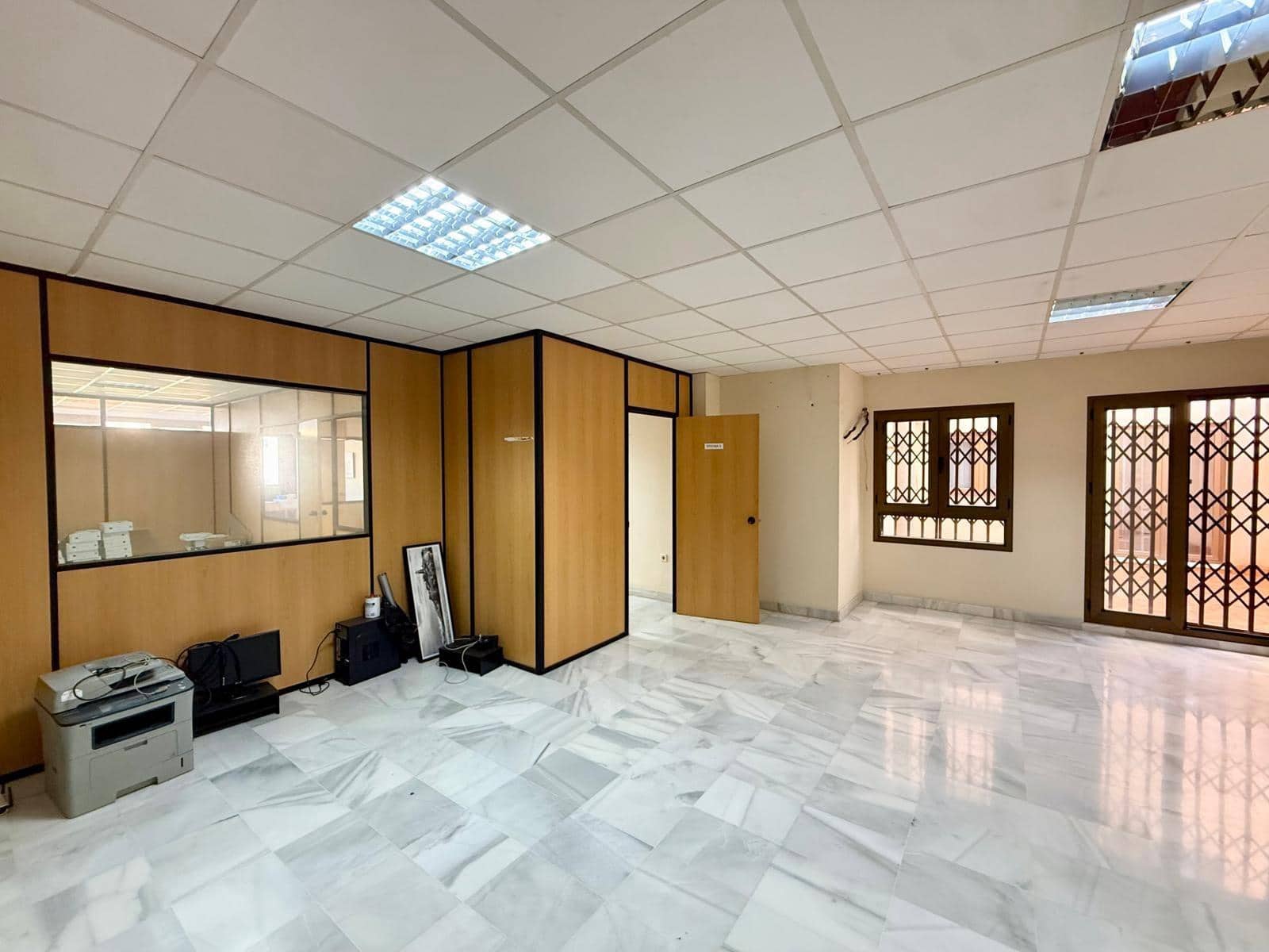 Office for rent in El Ejido - € 300 (Ref: 9541558)