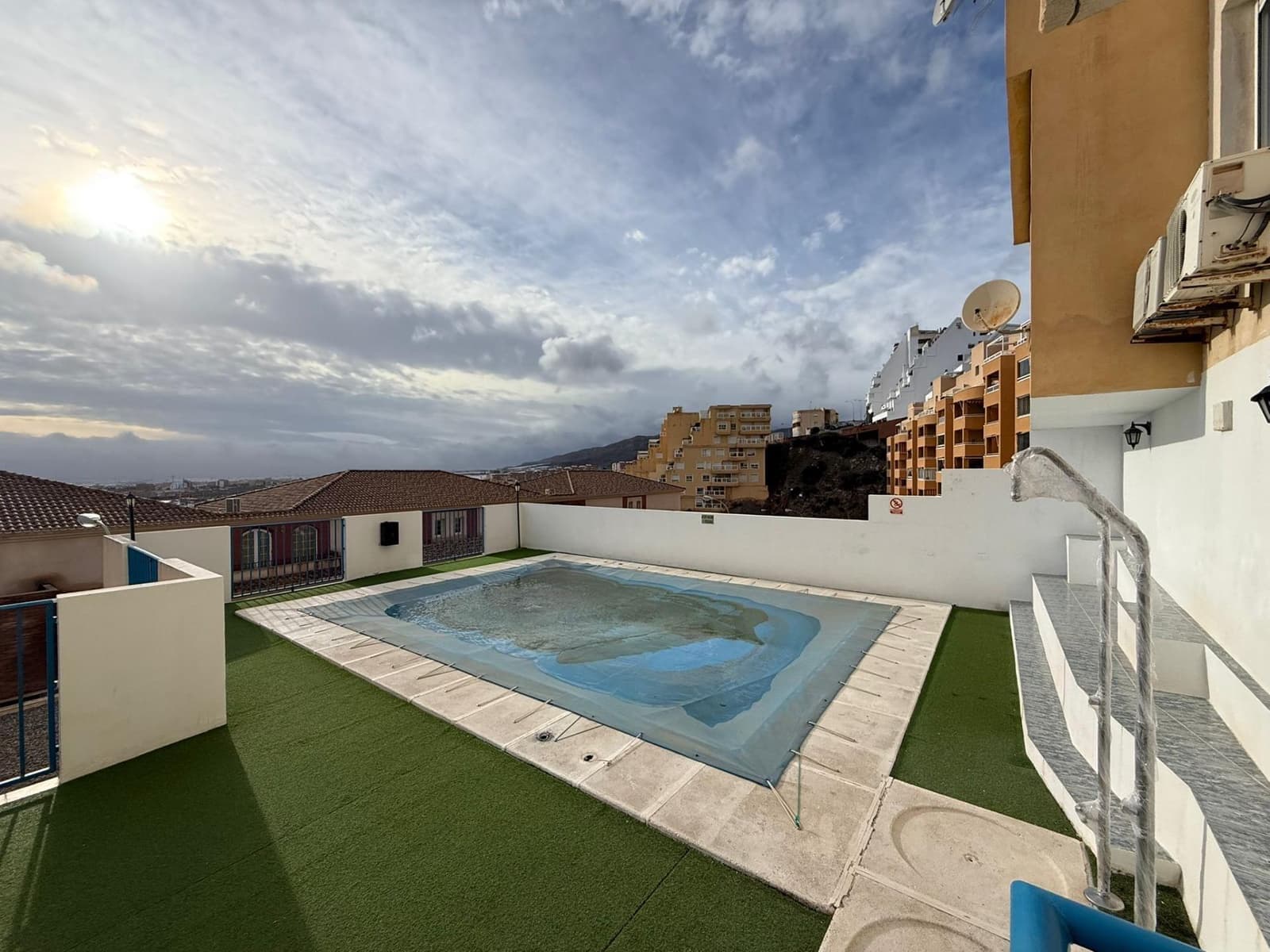 Piso de 1 habitación en Aguadulce (Almeria) en venta con piscina - 110.000 € (Ref: 9571349)