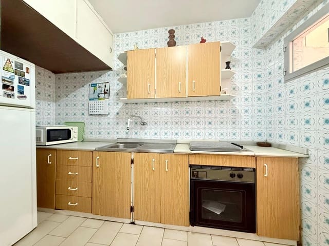 Piso de 3 habitaciones en Almería ciudad en venta - 110.000 € (Ref: 9583037)