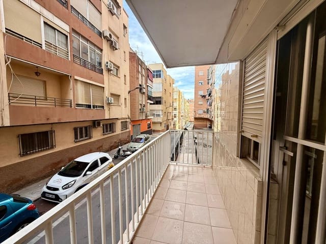 Piso de 3 habitaciones en Almería ciudad en venta - 110.000 € (Ref: 9583037)