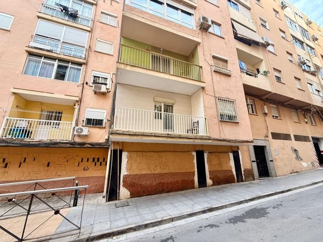 Piso de 3 habitaciones en Almería ciudad en venta - 110.000 € (Ref: 9583037)