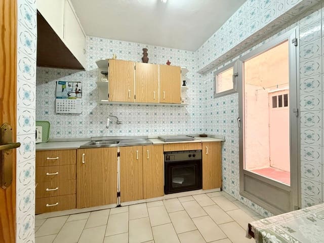 Piso de 3 habitaciones en Almería ciudad en venta - 110.000 € (Ref: 9583037)