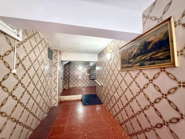 Piso de 3 habitaciones en Almería ciudad en venta - 110.000 € (Ref: 9583037)