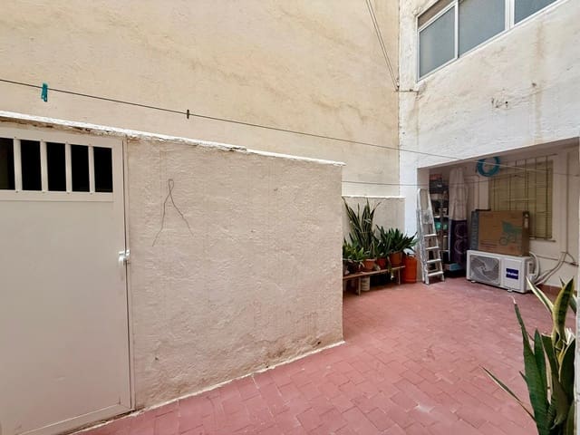 Piso de 3 habitaciones en Almería ciudad en venta - 110.000 € (Ref: 9583037)