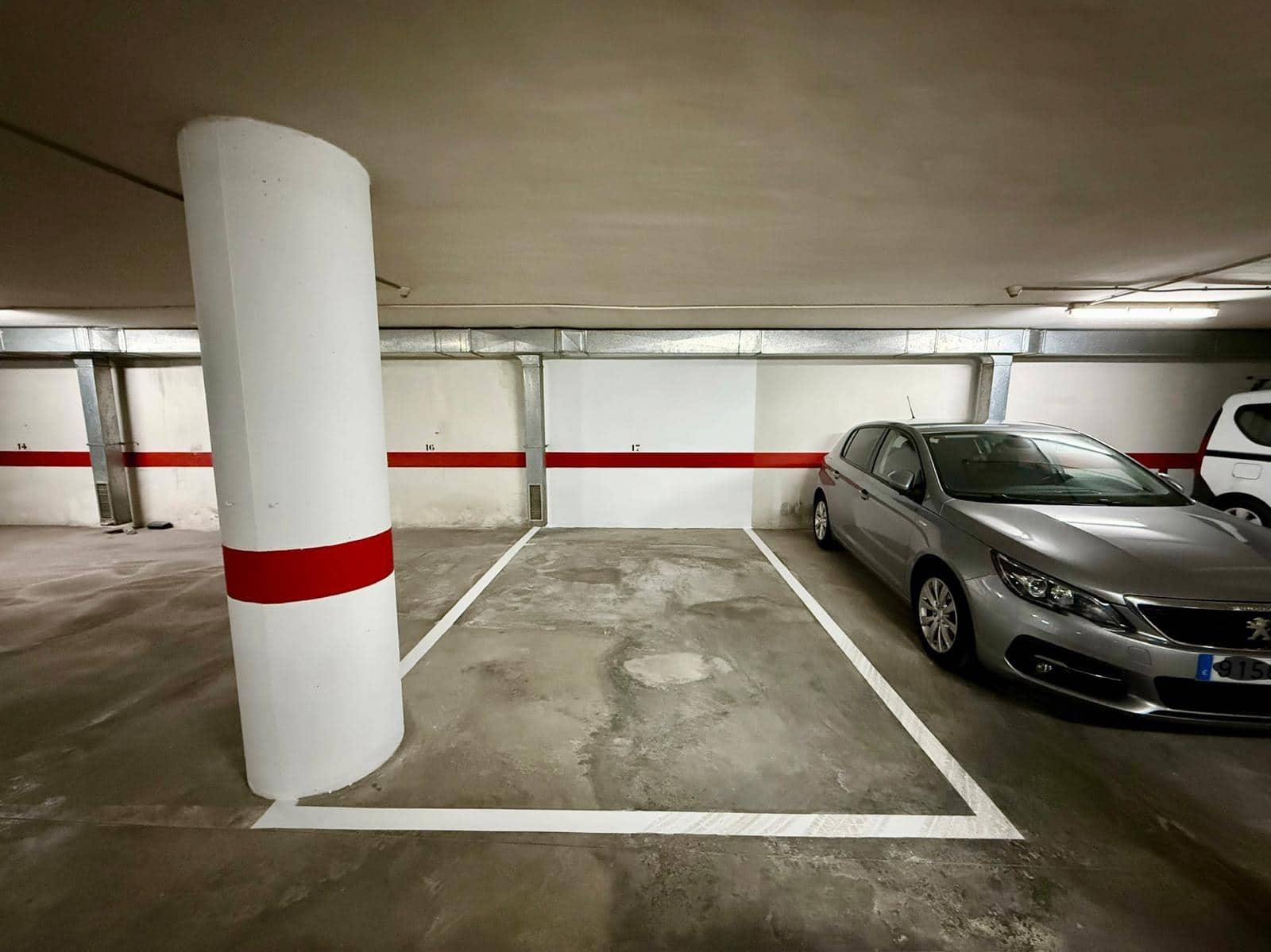 Garage till salu i Almeria stad - 8 000 € (Ref: 9605149)