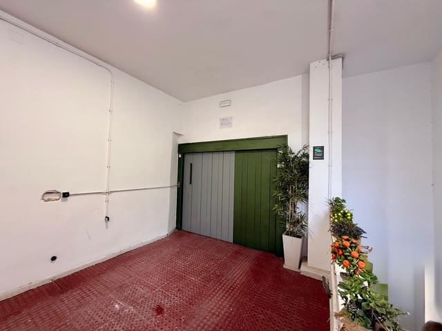 Garage till salu i Almería stad - 8 000 € (Ref: 9605149)