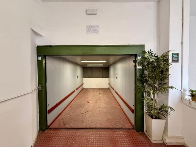 Garage till salu i Almería stad - 8 000 € (Ref: 9605149)