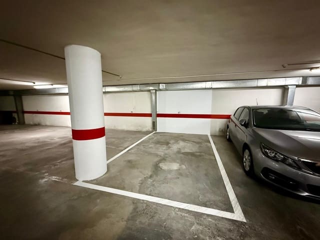 Garage till salu i Almería stad - 8 000 € (Ref: 9605149)