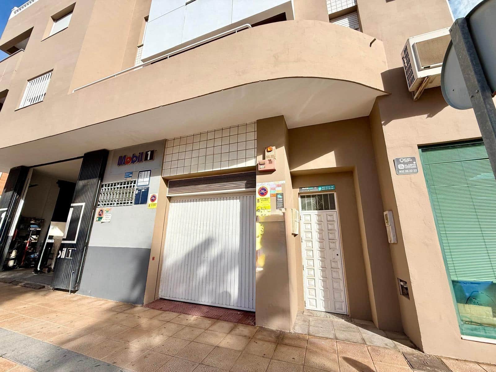 Garage till salu i Almeria stad - 8 000 € (Ref: 9605149)