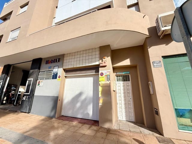 Garage till salu i Almería stad - 8 000 € (Ref: 9605149)