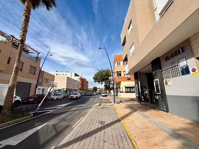 Garage till salu i Almería stad - 8 000 € (Ref: 9605149)