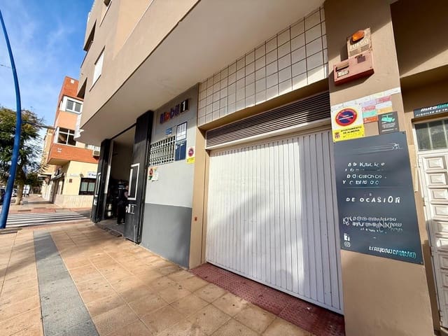 Garage till salu i Almería stad - 8 000 € (Ref: 9605149)
