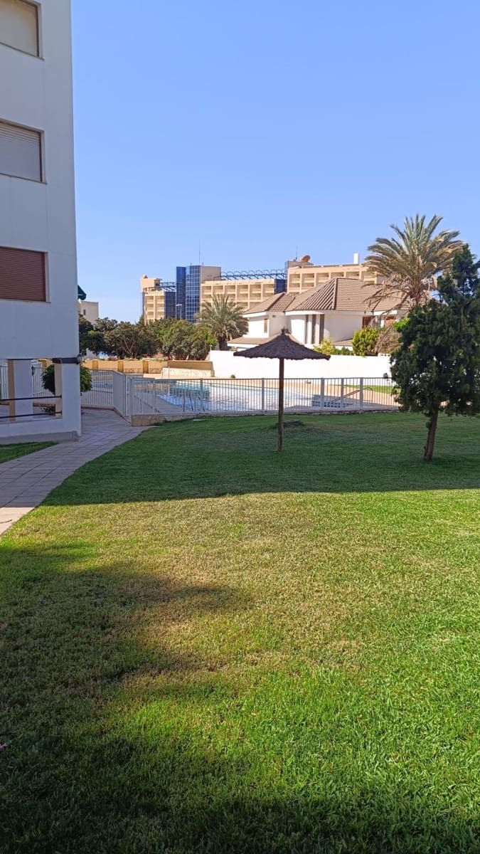 Piso de 2 habitaciones en Aguadulce (Almeria) en alquiler con piscina - 700 € (Ref: 9605150)