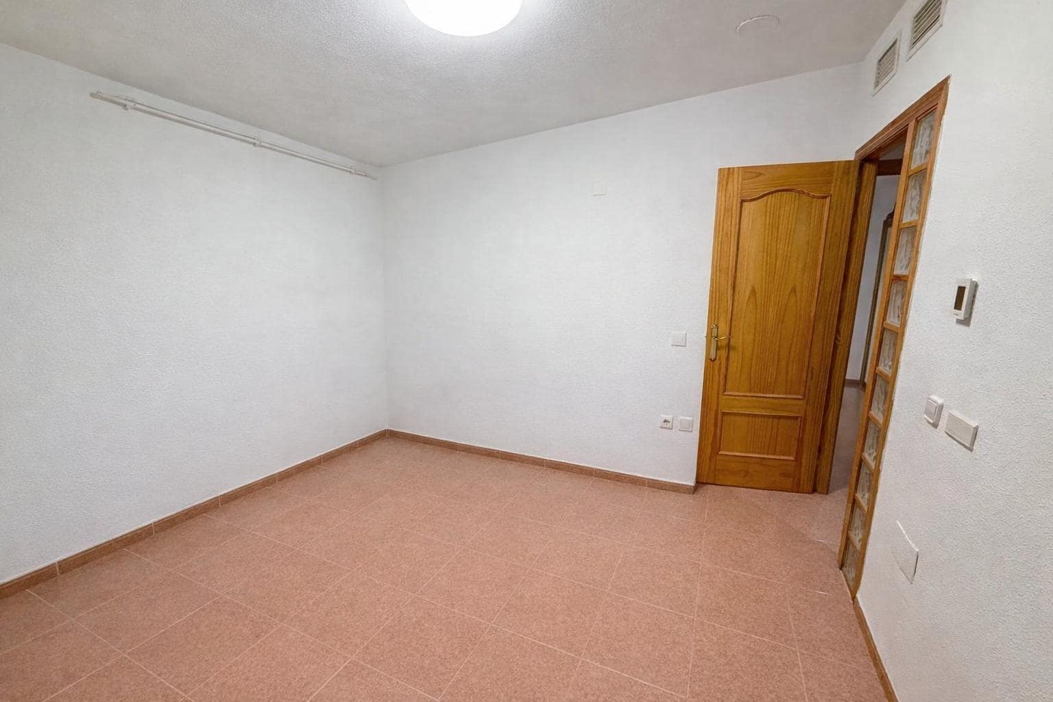 Piso de 3 habitaciones en El Parador de las Hortichuelas en venta - 142.000 € (Ref: 9605151)