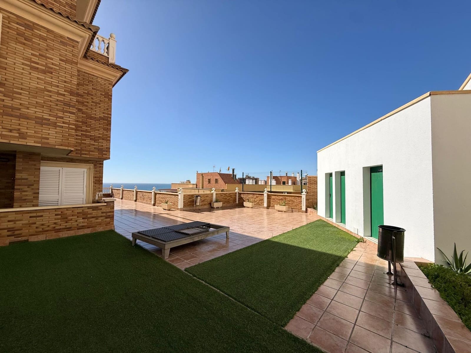 2 bedroom Flat for sale in Aguadulce (Almeria) with pool - € 210,000 (Ref: 9616028)