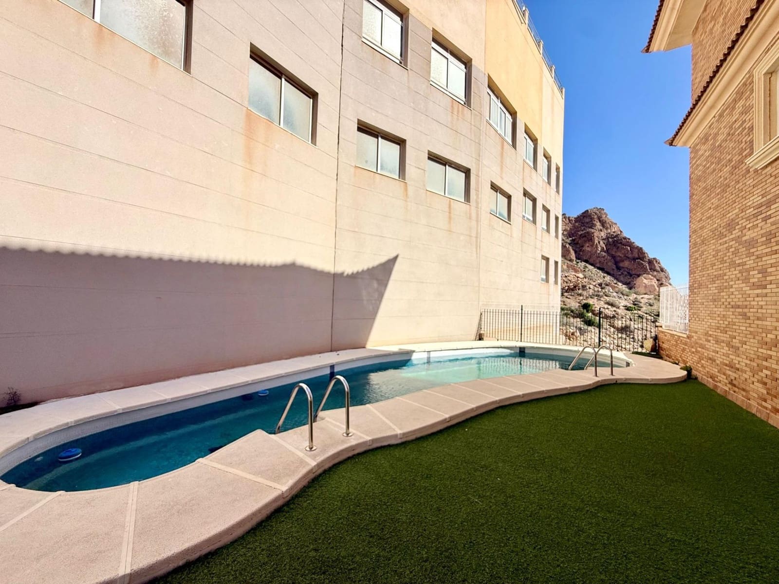 2 bedroom Flat for sale in Aguadulce (Almeria) with pool - € 210,000 (Ref: 9616028)