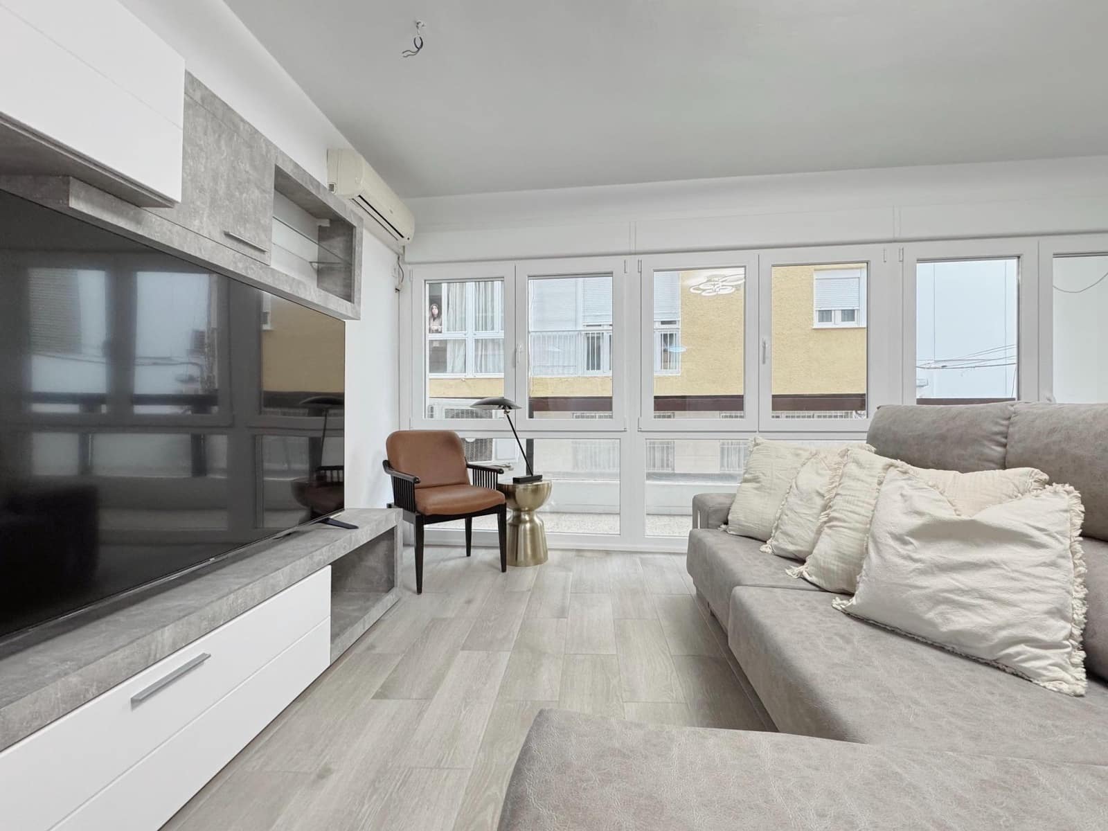 3 bedroom Flat for rent in Almeria city - € 900 (Ref: 9695474)