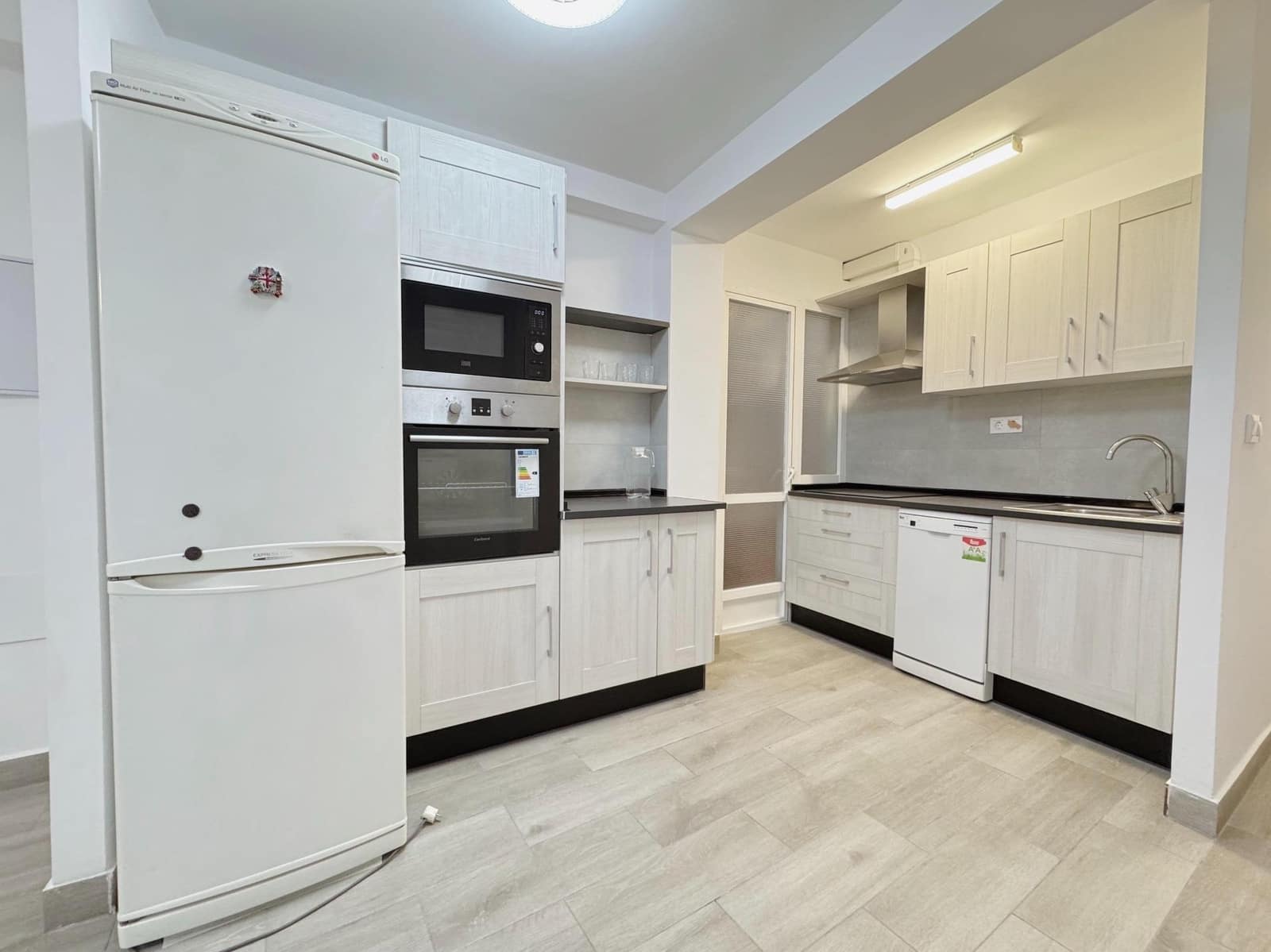 3 bedroom Flat for rent in Almeria city - € 900 (Ref: 9695474)