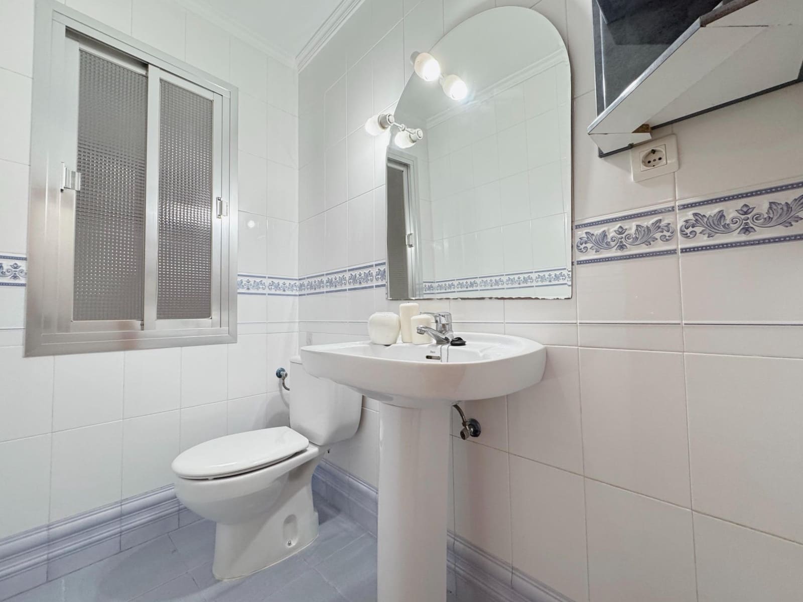 3 bedroom Flat for rent in Almeria city - € 900 (Ref: 9695474)