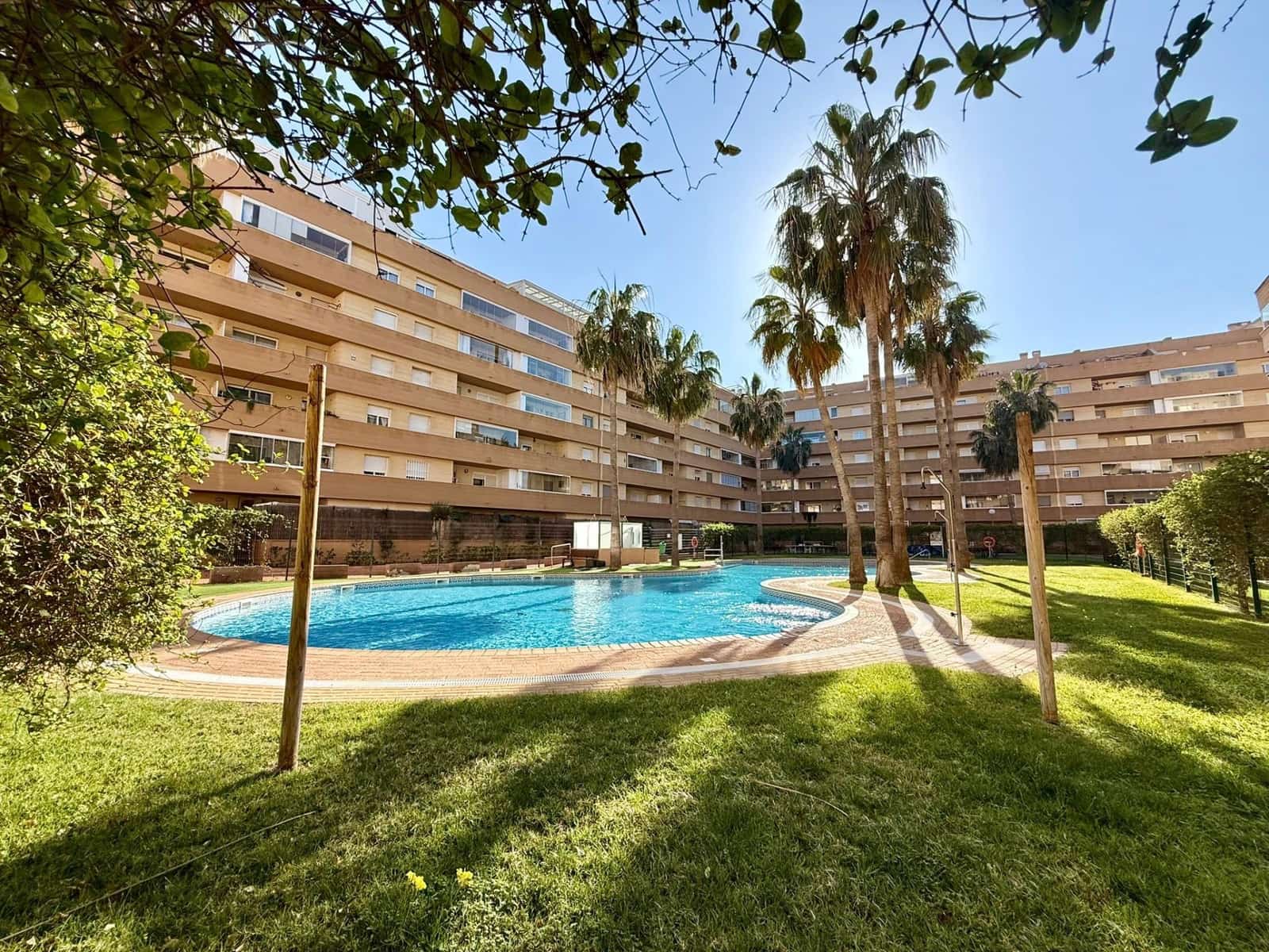 3 bedroom Flat for sale in Roquetas de Mar with pool - € 246,000 (Ref: 9721837)