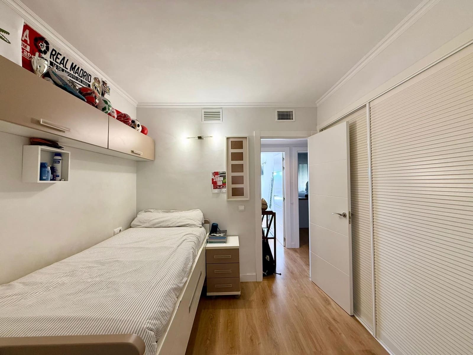 3 bedroom Flat for sale in Roquetas de Mar with pool - € 246,000 (Ref: 9721837)