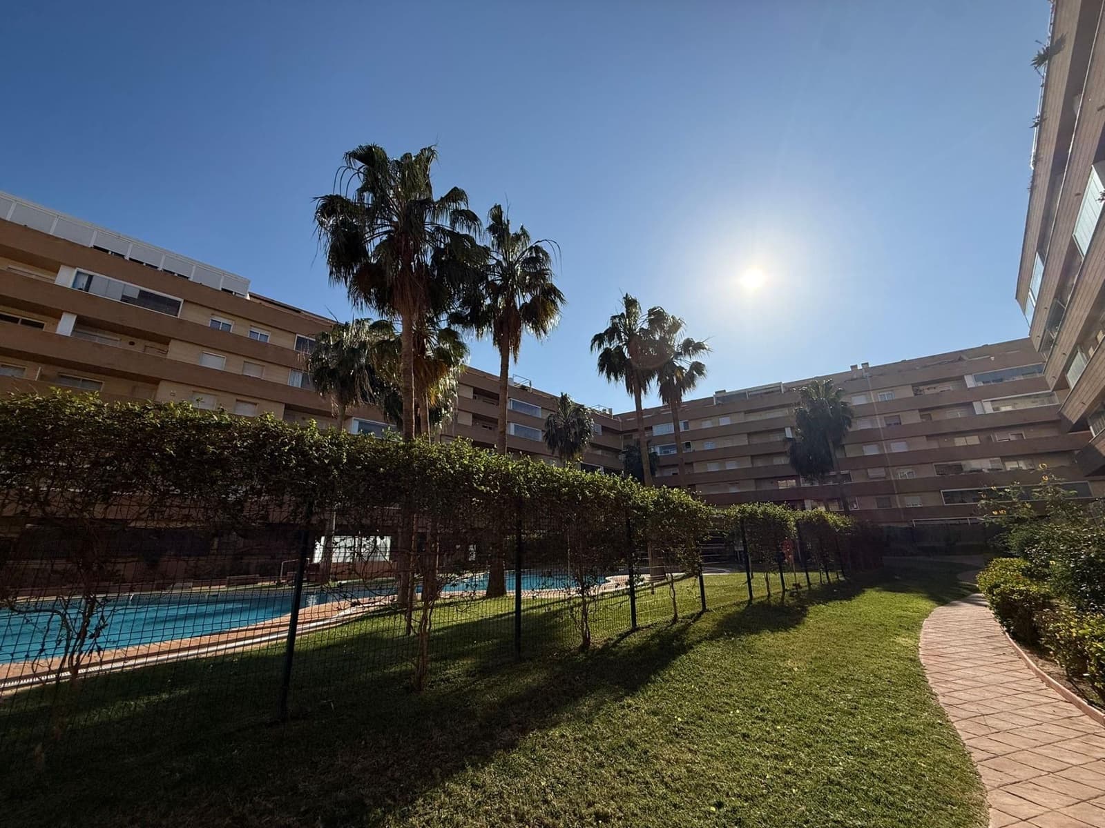 3 bedroom Flat for sale in Roquetas de Mar with pool - € 246,000 (Ref: 9721837)