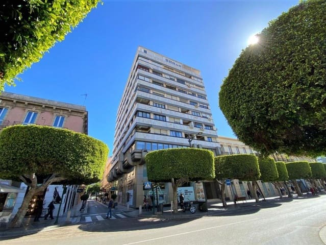 4 bedroom Flat for rent in Centro, Almería city - € 1,200 (Ref: 9822712)