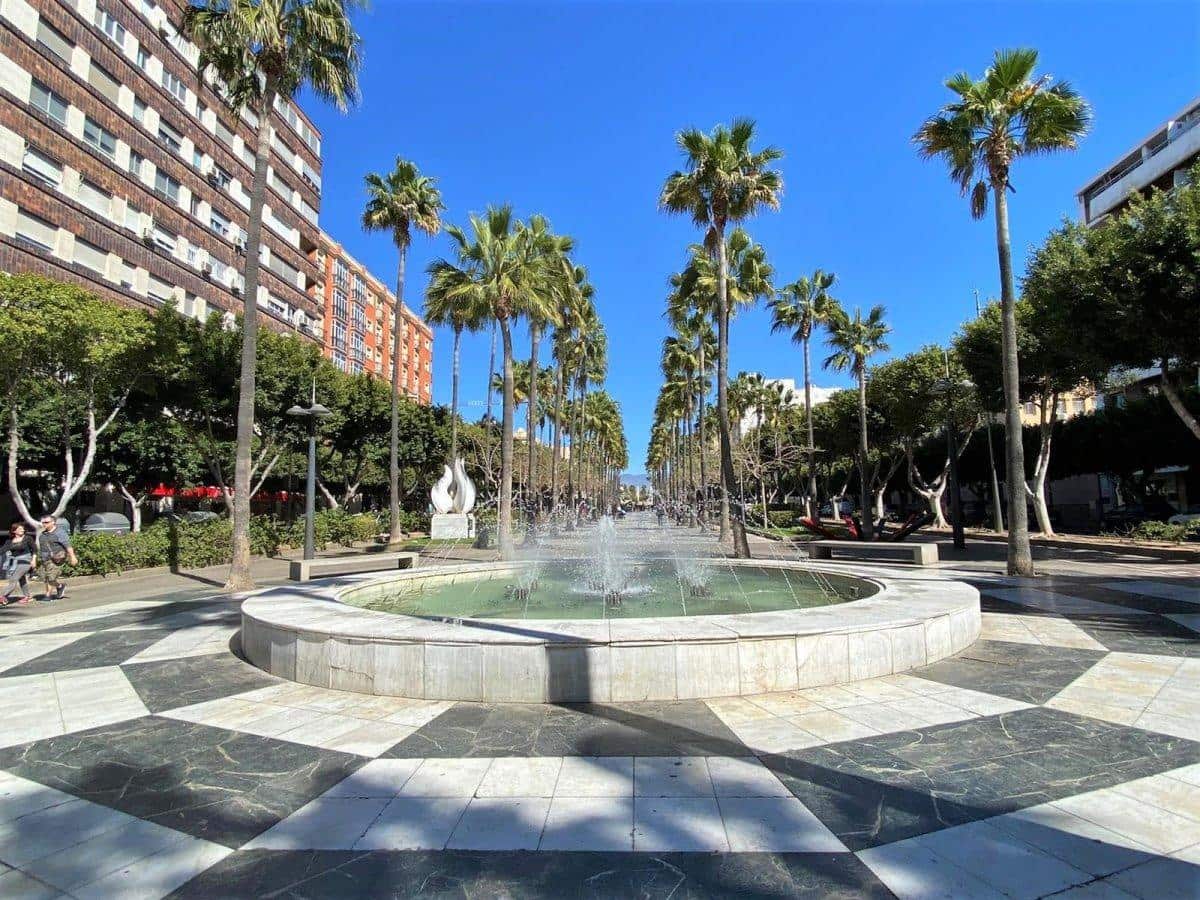 4 bedroom Flat for rent in Almeria city - € 1,200 (Ref: 9822712)