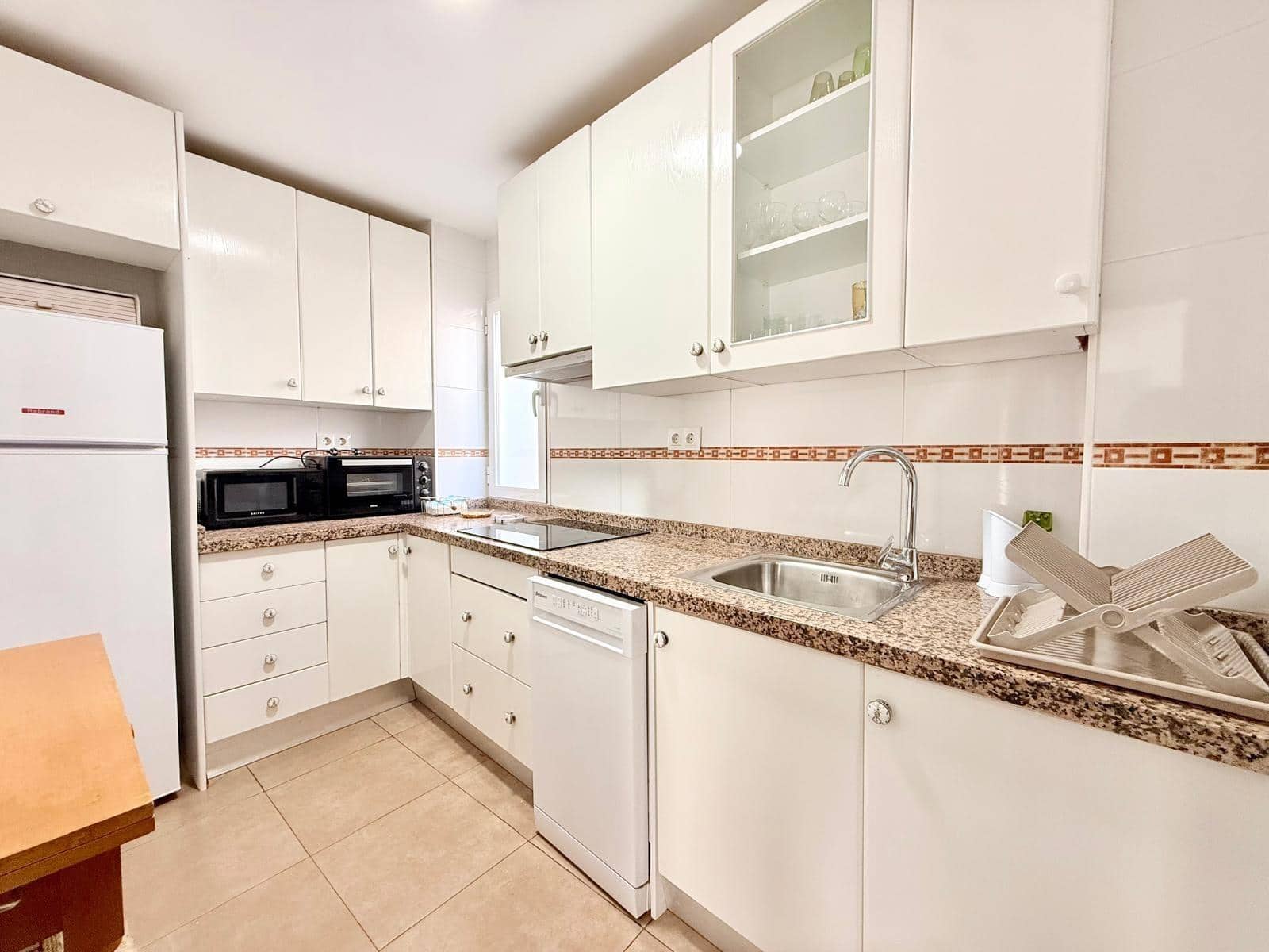 3 bedroom Flat for rent in Almeria city - € 800 (Ref: 9829343)