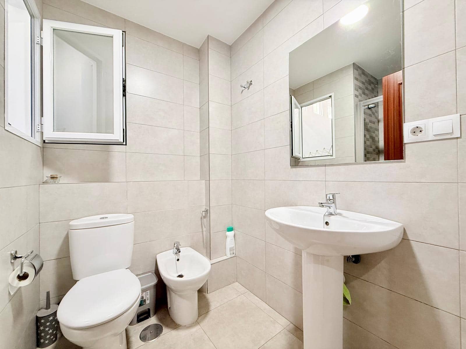 3 bedroom Flat for rent in Almeria city - € 800 (Ref: 9829343)